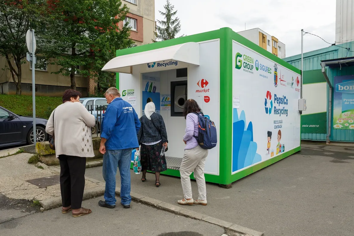 Două aparate de colectare a deșeurilor reciclabile instalate în Cluj | Clujenii primesc recompense dacă reciclează