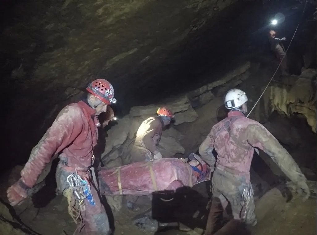 FOTO | Exercițiu internațional de salvare din peșteră, în Munții Bihor-Vlădeasa