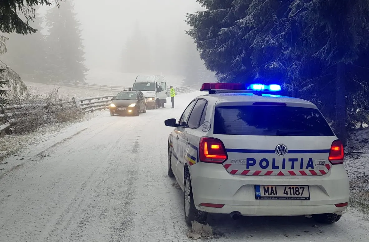 Recomandări ale poliţiştilor clujeni pentru circulaţia rutieră în condiţii de iarnă