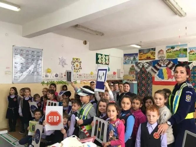 FOTO | Proiectul “Poliţia alături de noi” derulat în localităţile Câţcău şi Căşeiu