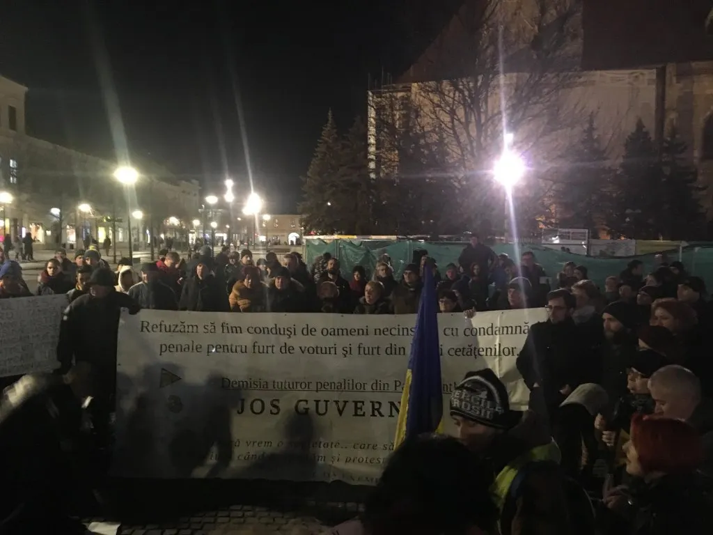 FOTO | Aproximativ 500 de clujeni au ieşit în stradă: Clujul o susţine pe Laura Codruţa Kovesi