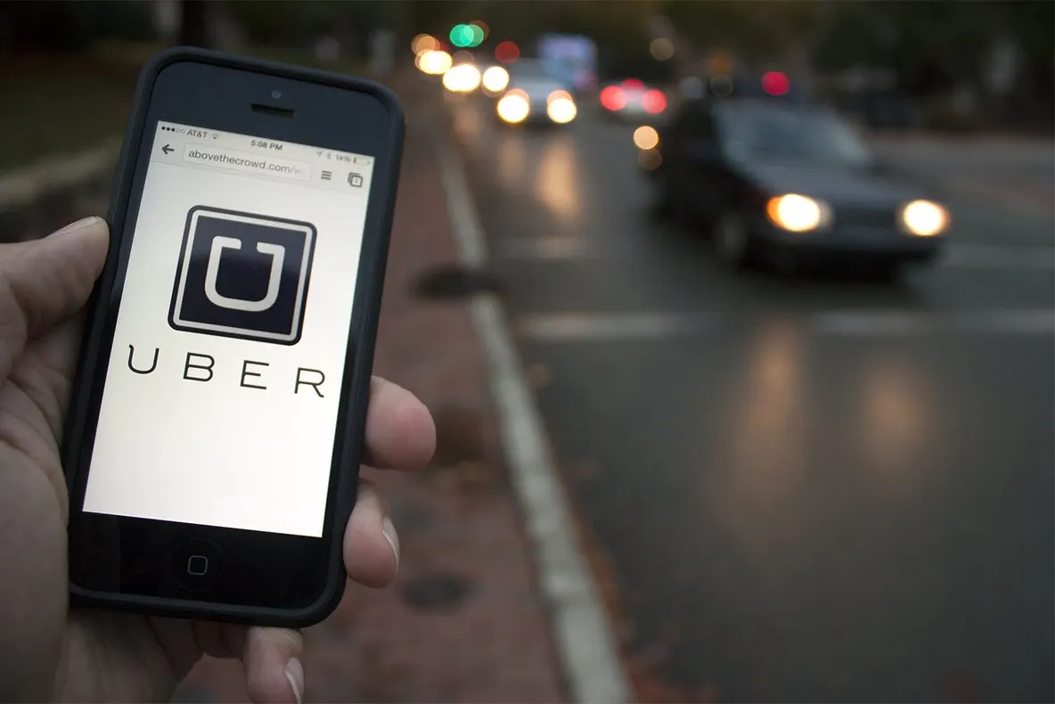 Victorie în instanţă a taximetriştilor din Cluj împotriva UBER