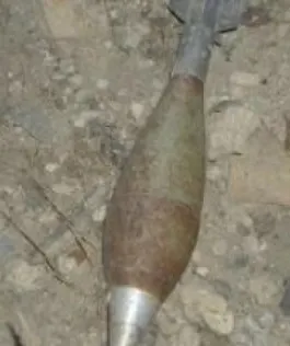 O bombă de aruncător a fost găsită de niște copii lângă Săndulești