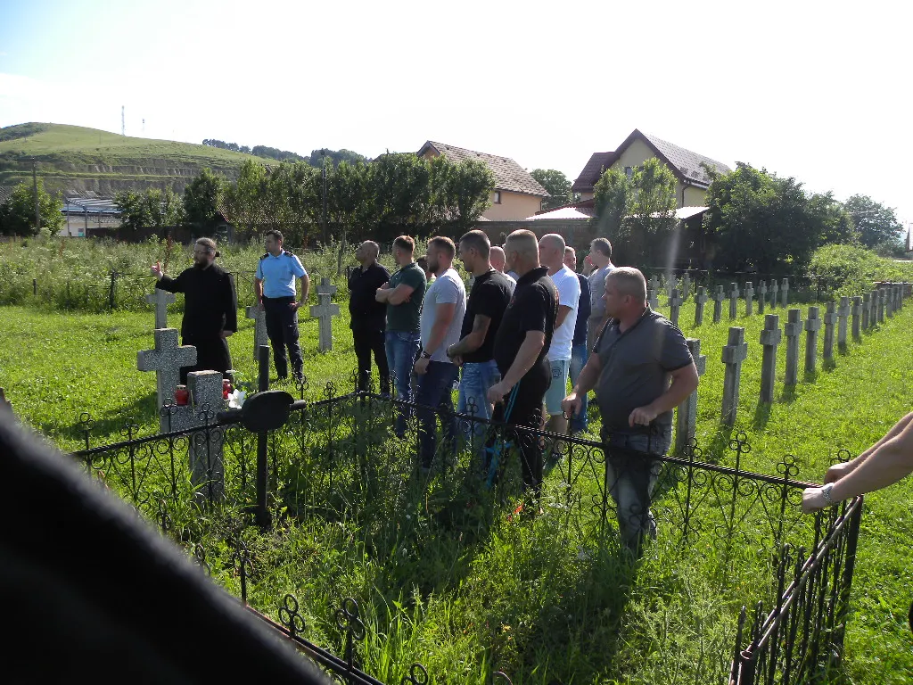 Vizită în comunitate, la Mănăstirea Sfinții 40 de Mucenici - Memorialul Gherla, cu un grup format din 14 deținuți (FOTO)