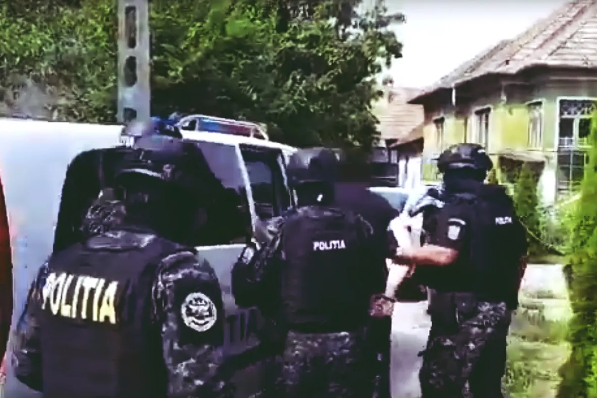 VIDEO | Bărbat dat în urmărire internaţională prins într-un sat din Cluj
