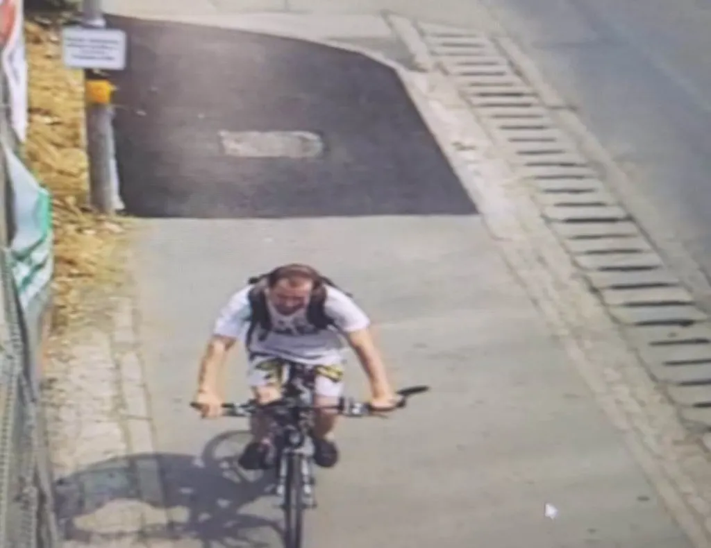 Biciclistul care a accidentat o femeie şi a dispărut de la locul accidentului, a fost identificat