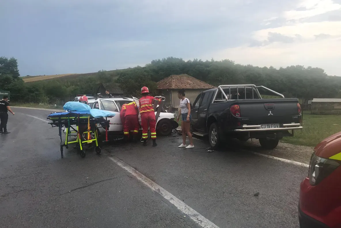 Grav accident in comuna Apahida! Impact violent între două maşini