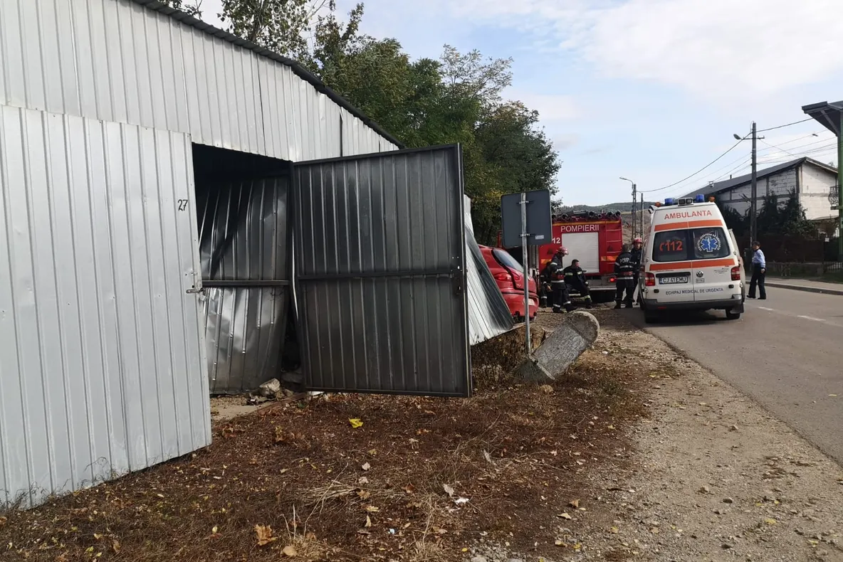 FOTO | Accident în Aghireşu! Un şofer a avariat trei maşini