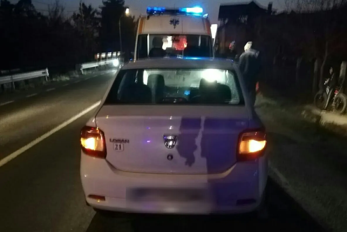 FOTO | Accident rutier în Cuzdrioara: o femeie a fost lovită de un autoturism