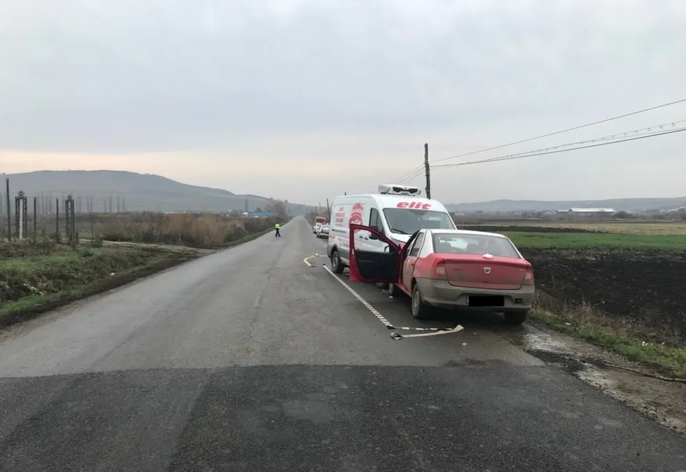 FOTO | Accident grav pe un drum judeţean din Cluj: patru persoane au fost rănite
