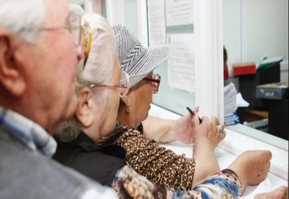 Vești proaste pentru pensionari, de la Poșta Română! Când va începe plata pensiilor