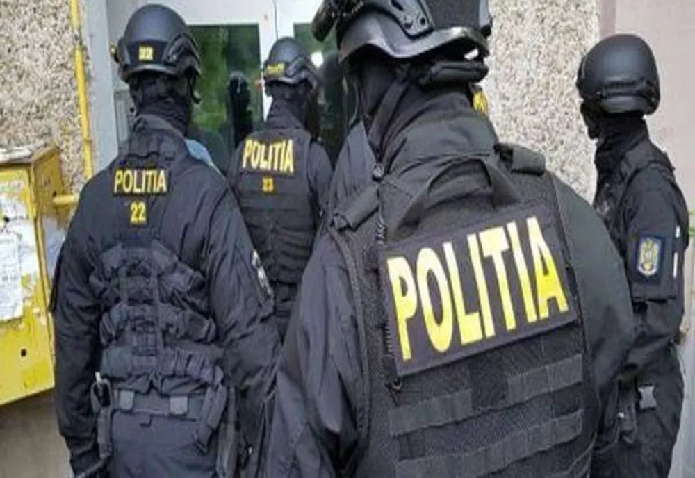 Două persoane din Bistrița-Năsăud și alte 6 din Iași, Galați și Cluj, reținute pentru evaziune fiscală, spălarea banilor și folosirea cu rea-credință a creditului societății