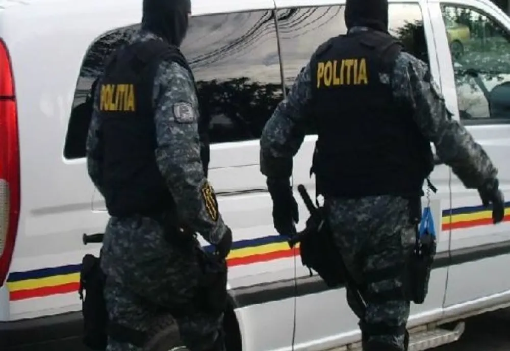 Un tânăr a fost reţinut după ce a furat câteva zeci de mii de lei din casa unui clujean