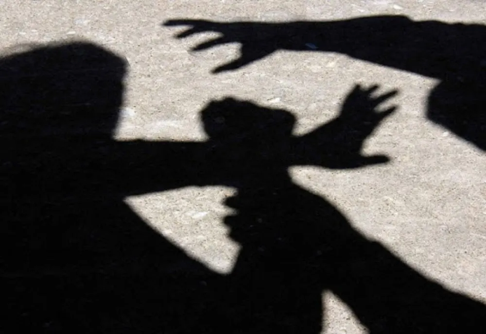 Fetiţă de 11 ani bătută de doi elevi mai mari într-o şcoală din Cluj-Napoca
