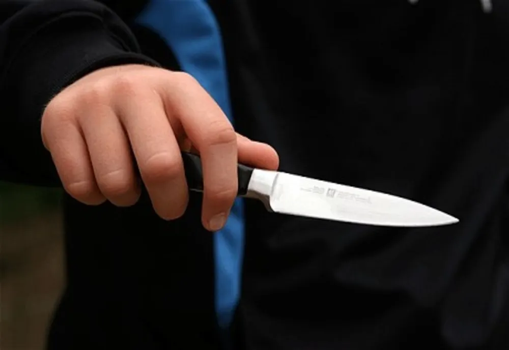 Clipe de groază în Cluj-Napoca! Un bărbat din Mureş se plimba pe stradă cu un cuţit în mână