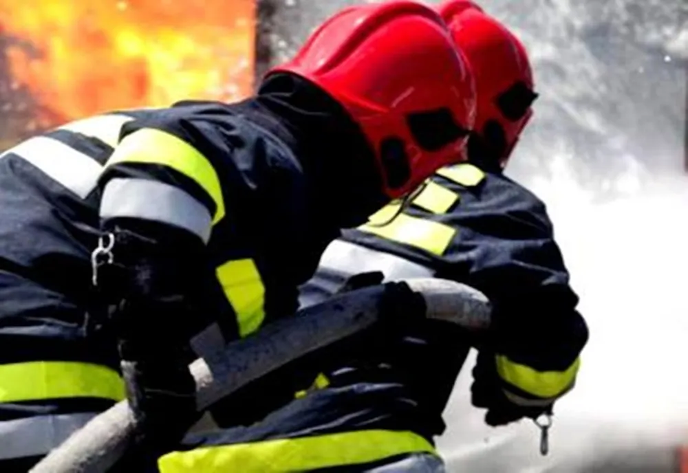 Incendiu la o casă din Cluj-Napoca! Locatarii au reuşit să iasă la timp din imobil