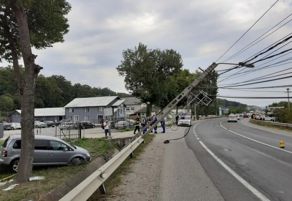 FOTO | Accident în Dej! Doi copii şi o femeie au ajuns la spital