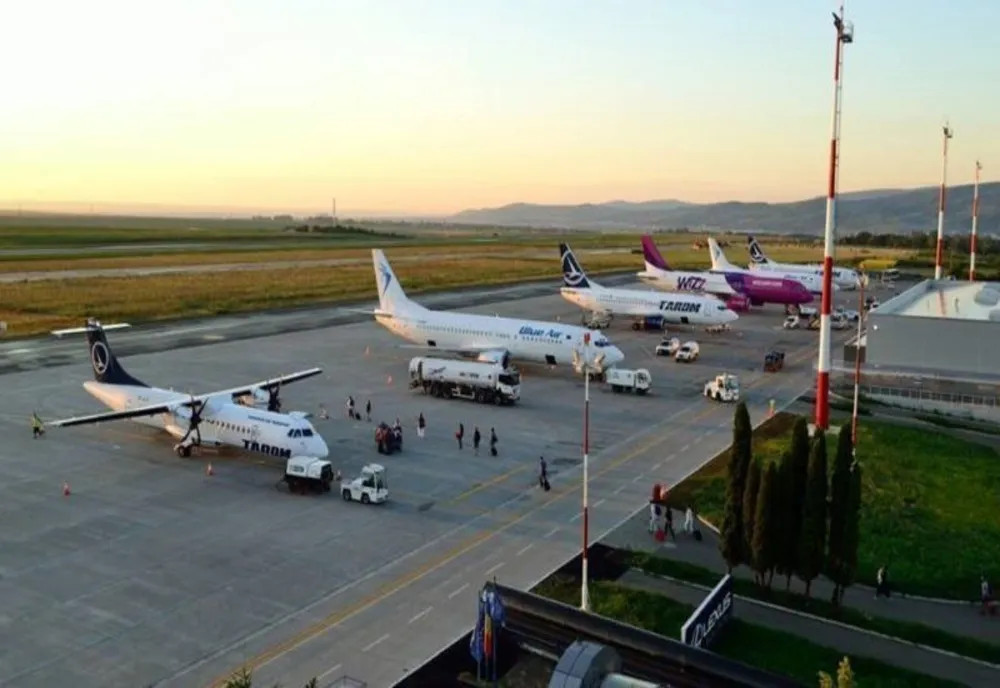 Incident pe Aeroportul Cluj! Un avion a ieşit de pe pistă
