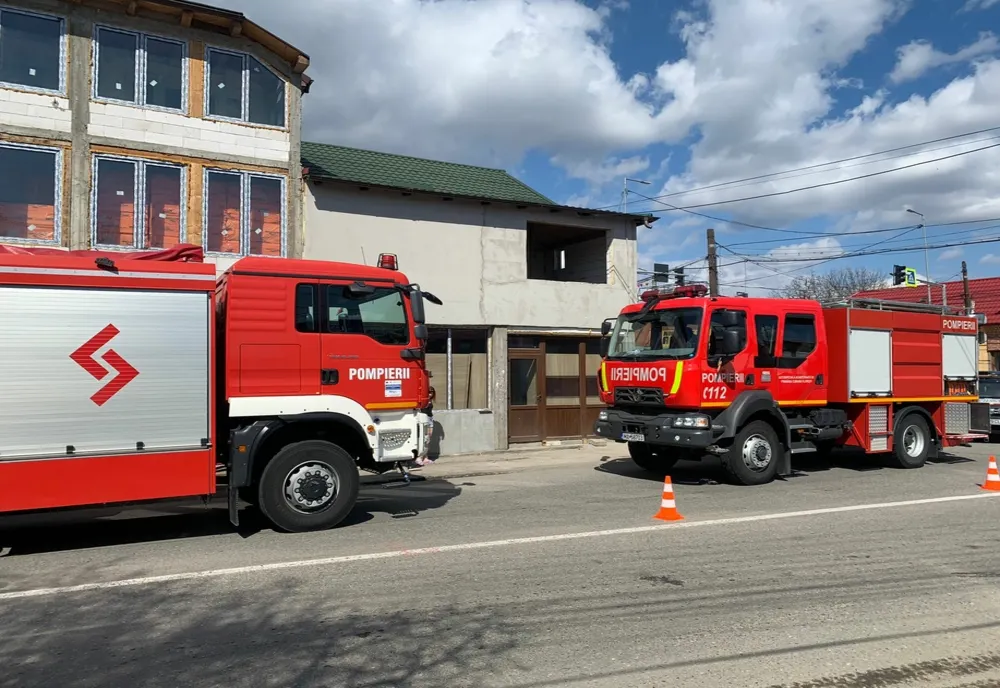 Incendiu la o casă în Gilău! Un minor de 16 ani a suferit arsuri şi a ajuns la spital (FOTO)