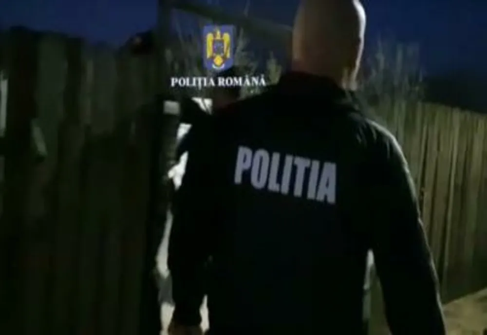Doi tineri au furat dintr-o casă din județul Sibiu aproape 275.000 de lei