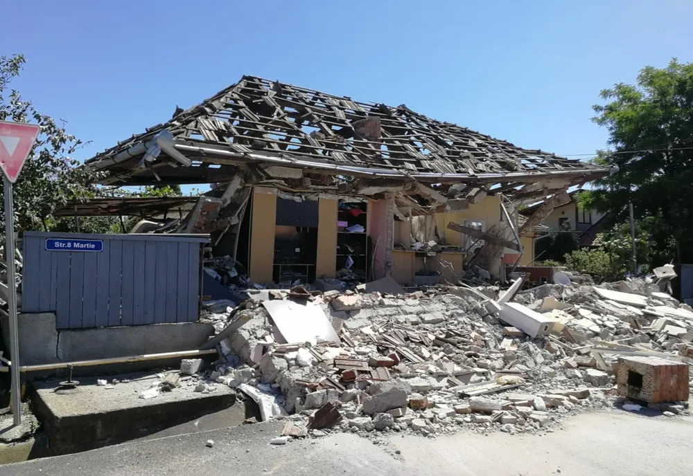 Explozie la o casă în Apahida! Doi soţi au fost răniţi şi au ajuns la spital