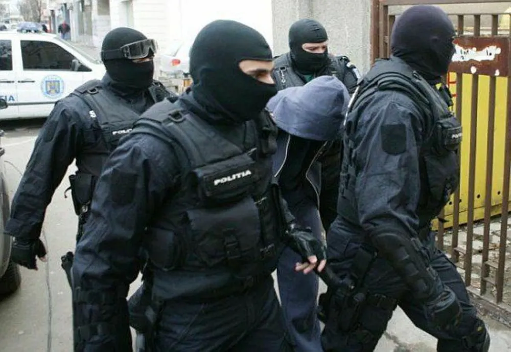 Percheziţii efectuate de poliţiştii clujeni în Germania şi Bucureşti într-un dosar cu un prejudiciu de 400.000 de euro (VIDEO)