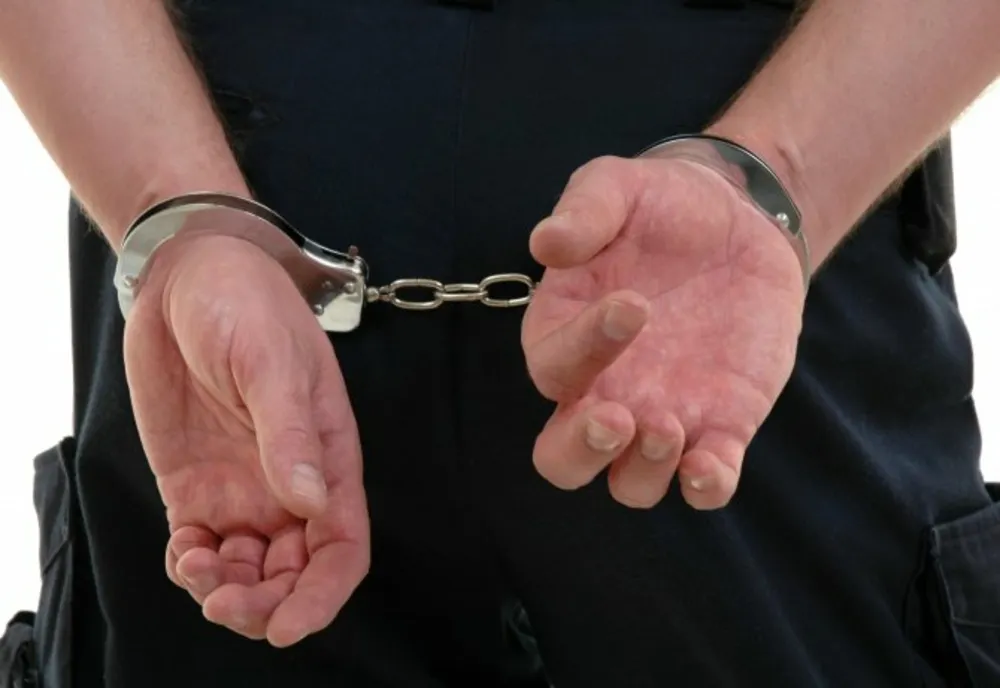 13 bărbaţi reţinuţi în urma percheziţiilor din judeţele Cluj şi Maramureş într-un dosar de trafic de droguri