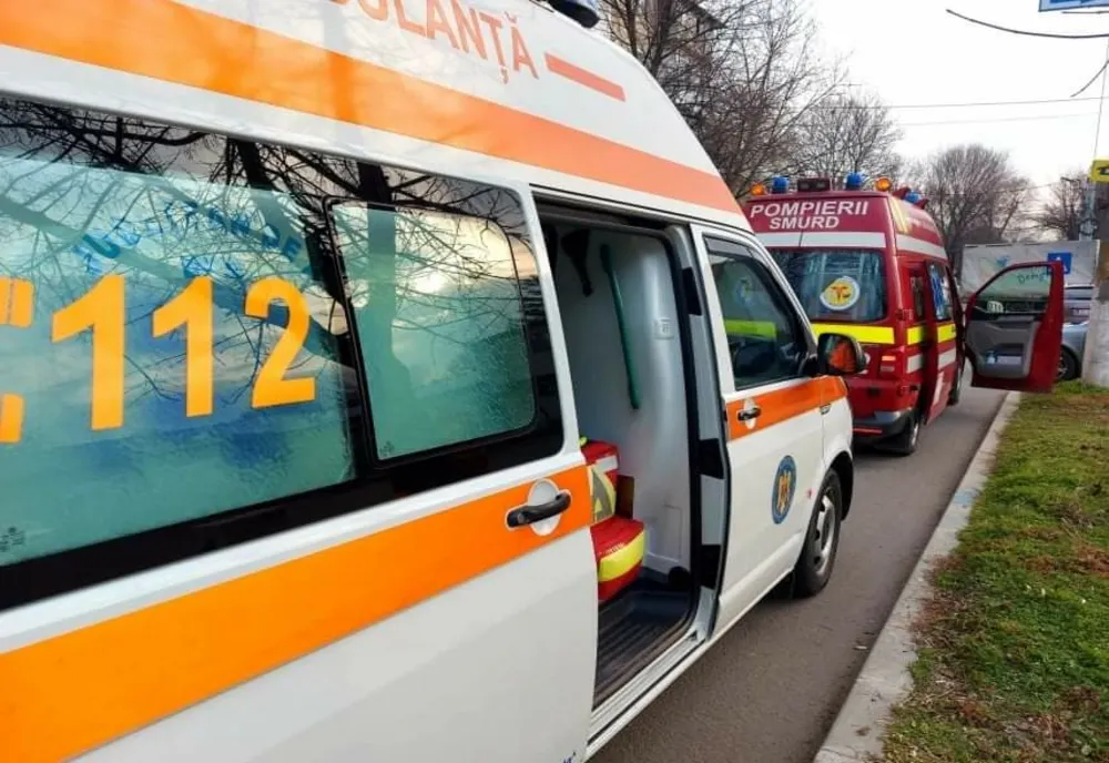 Copil de 7 ani lovit de o maşină pe un drum judeţean din Cluj