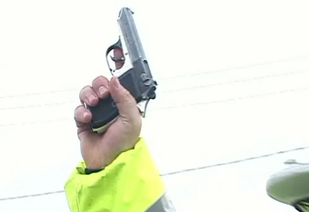 Incident grav în sediul Poliţiei Dej! Un poliţist s-a împuşcat în cap