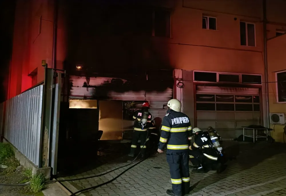 Incendiu la o spălătorie auto din Cluj! O persoana a suferit un atac de panică (FOTO)