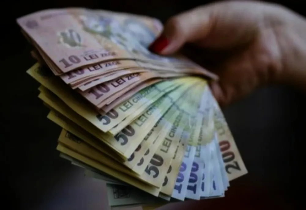 Funcționarii care lucrează până la 20 ore la un proiect vor primi 10 la sută în plus la salariu - Cum se vor acorda sporurile