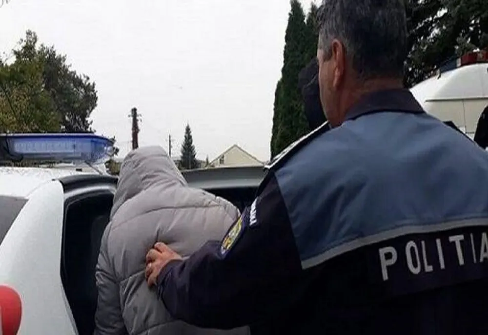 Patru tineri din Huedin au fost reţinuţi după ce au furat o maşină 