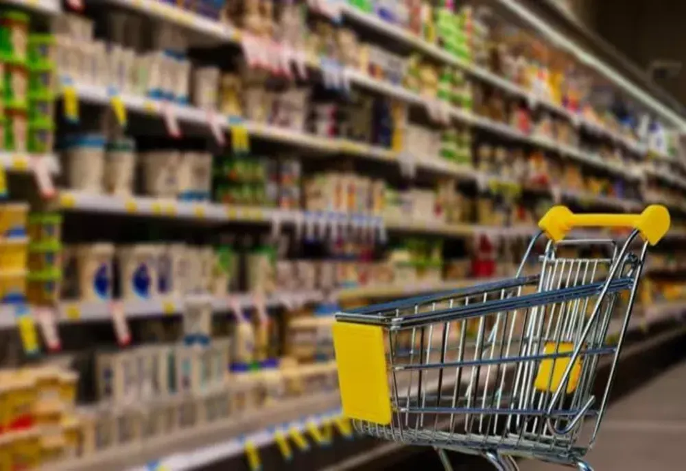 Noi discuții pe tema reducerii programului supermarketurilor