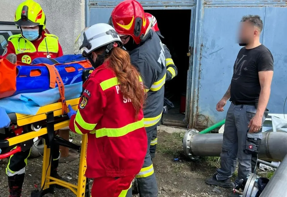 Explozie în localitatea Chinteni! Un bărbat a fost grav rănit (FOTO)