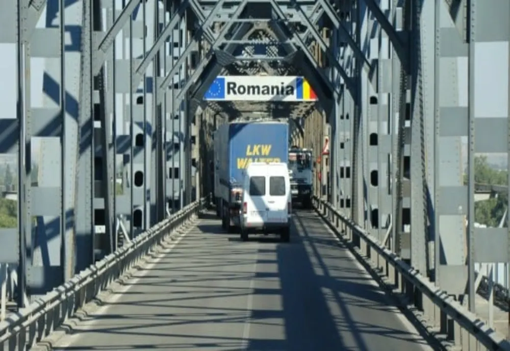 Lucrările de reparaţie urgentă de pe podul Ruse-Giurgiu s-au încheiat