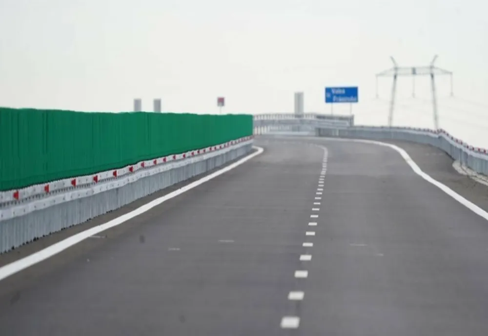 TRAFIC OPRIT PE A2 BUCUREȘTI - CONSTANȚA DIN CAUZA UNUI INCENDIU DE VEGETAȚIE