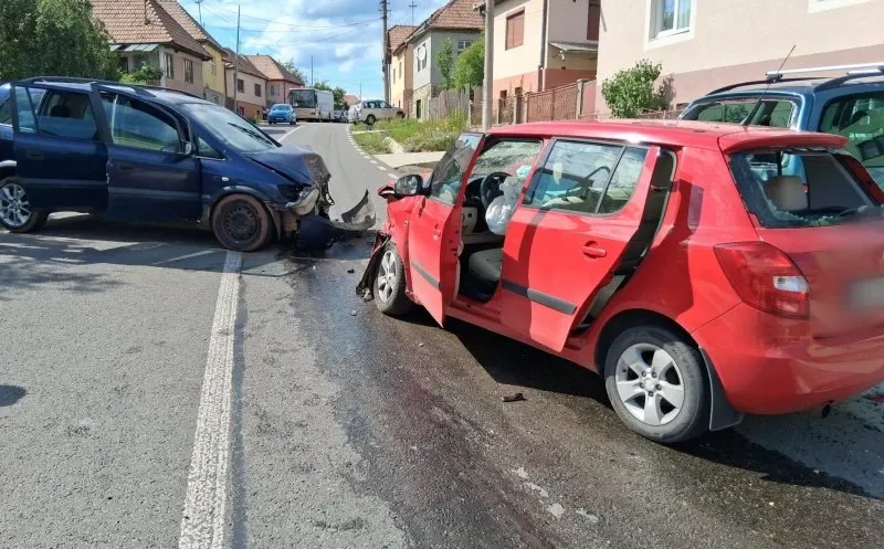Patru persoane, inclusiv un copil, rănite într-un accident la Liteni, în județul Cluj