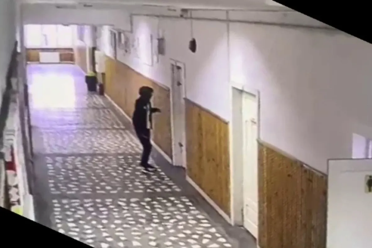 Elevul de 13 ani care a înjunghiat o profesoară la Bistrița a lăsat un manifest cu planuri violente