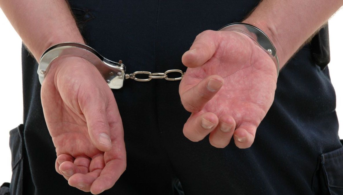 Bărbați reţinuţi pentru distrugerea gardului unei clădiri de patrimoniu din Cluj Napoca. Prejudiciul, estimat la 70.000 de lei