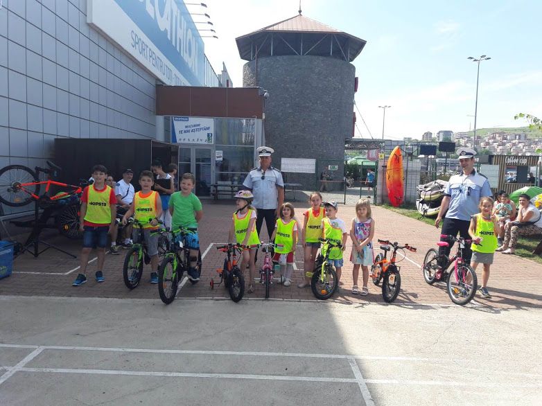 FOTO  | Poliţiştii clujeni au organizat o serie de activităţi, de Ziua Copilului
