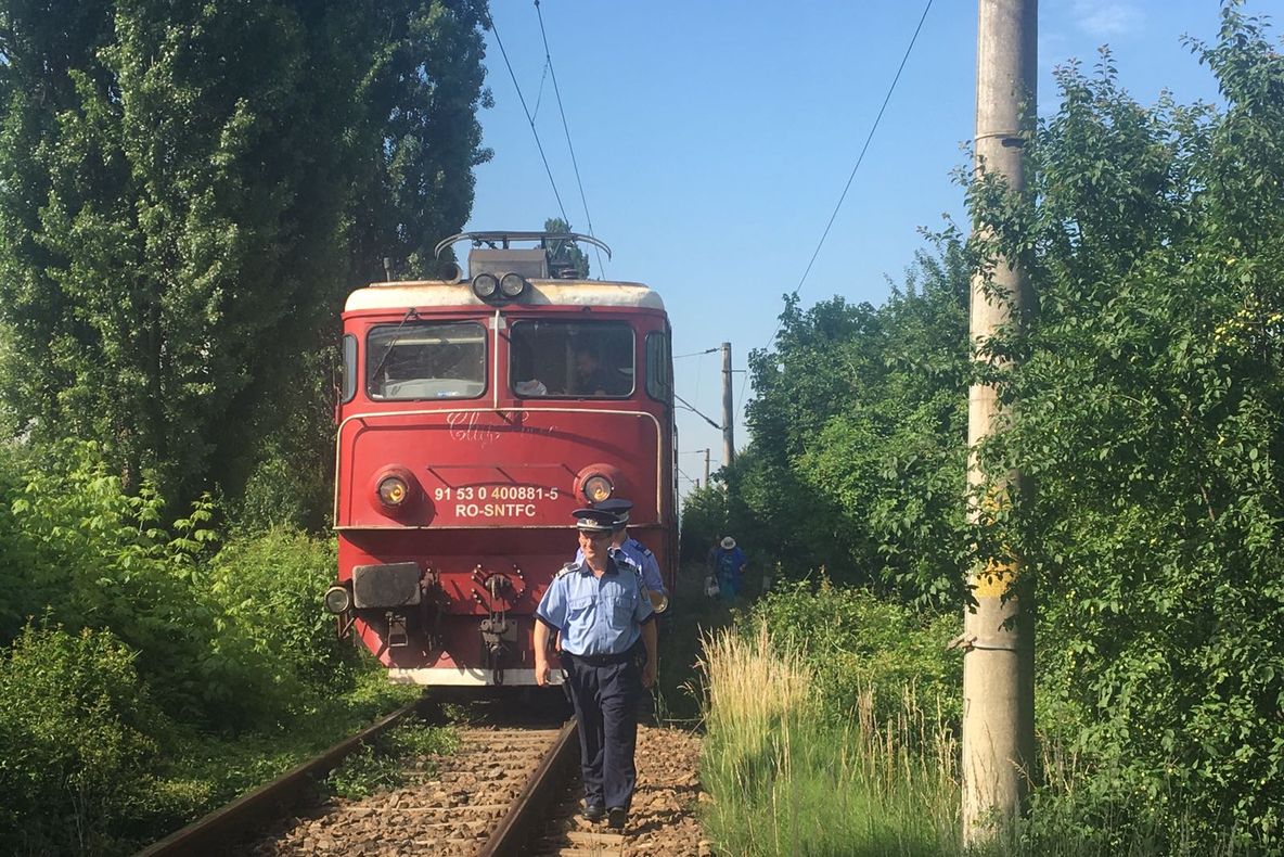 FOTO | Grav accident feroviar! Un bărbat a fost lovit mortal de tren