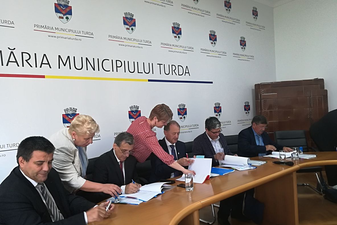 FOTO | Autobuze ecologice şi centru pietonal la Dej! S-au semnat două proiecte europene de peste 17 milioane euro