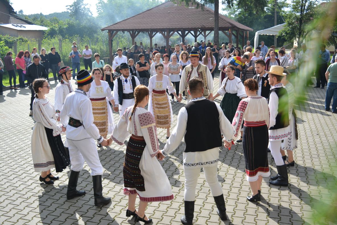FOTO | Studenții UBB au organizat o sărbătoare dedicată Centenarului Marii Uniri la Baru