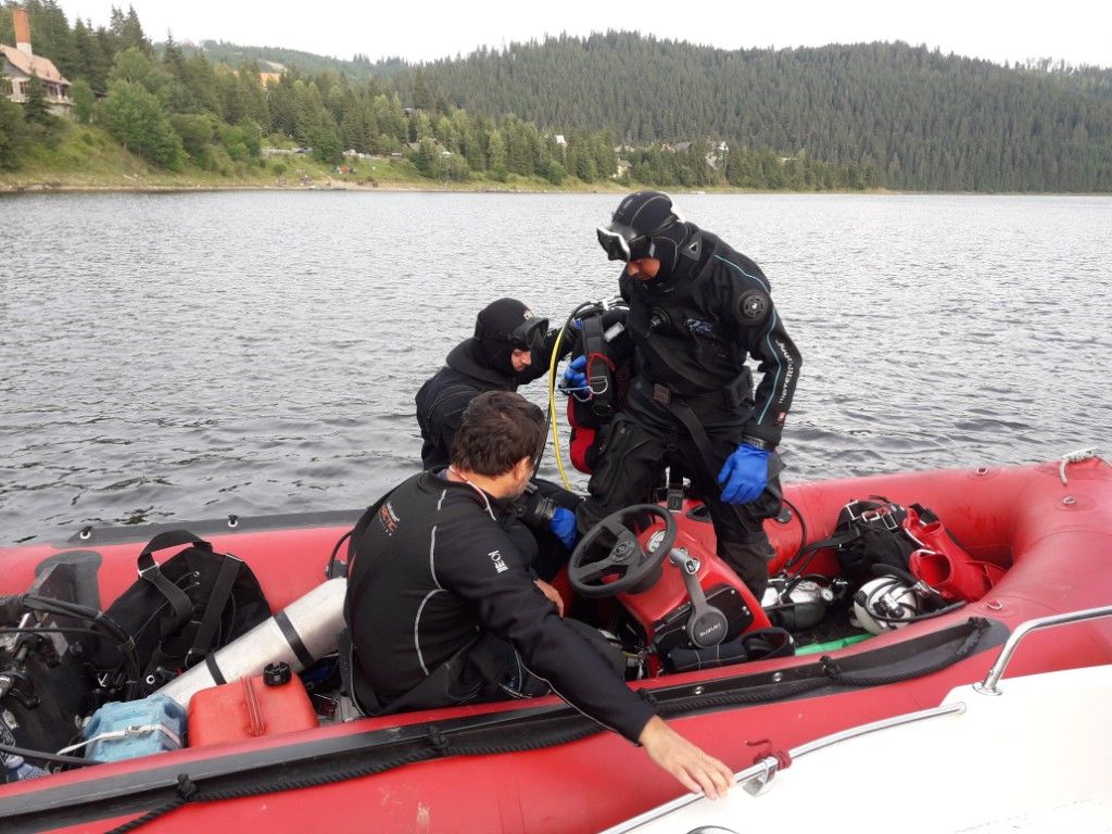 FOTO | Au fost reluate căutările directorului APIA Cluj pe lacul Beliș