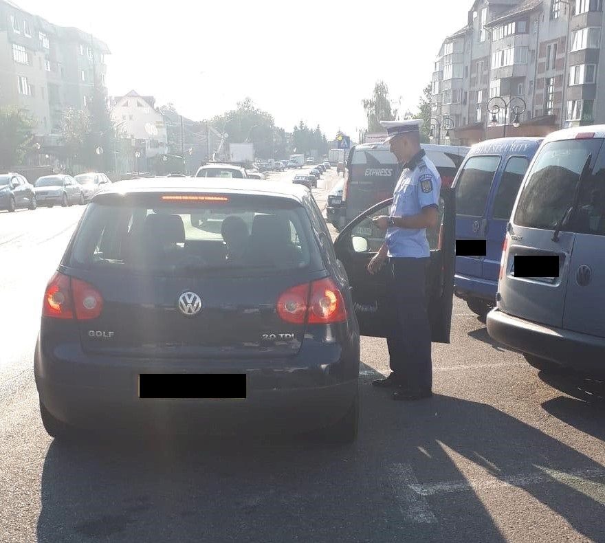 FOTO | Acţiune amplă a poliţiştilor la Huedin