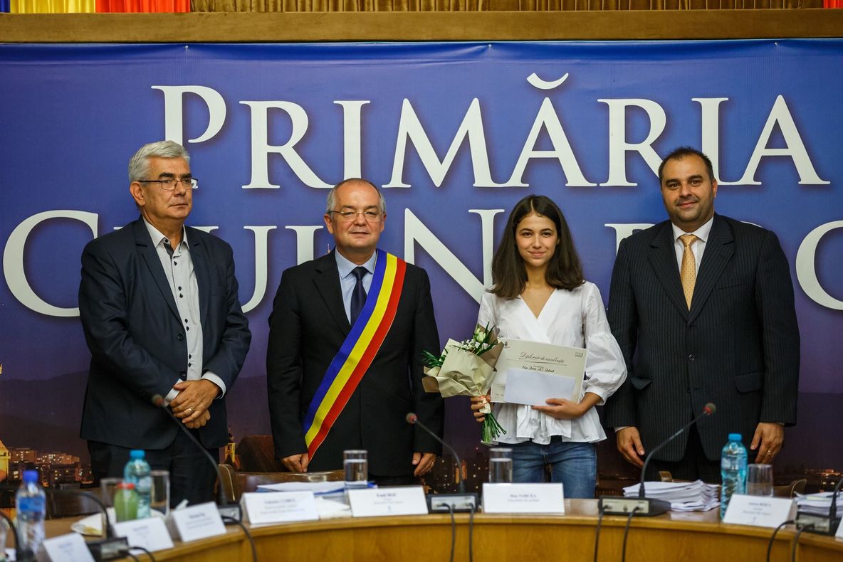 FOTO | Elevii de 10 la examenele naționale, premiați de municipalitatea clujeană
