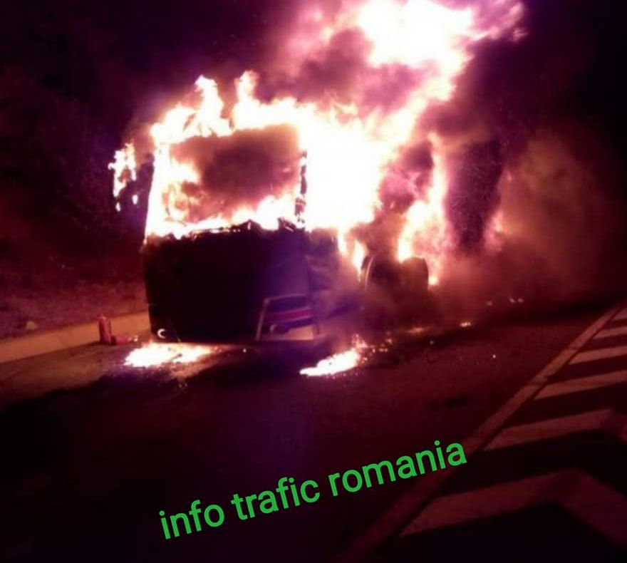 FOTO | Autocar cuprins de flăcări pe centura Apahida - Vâlcele