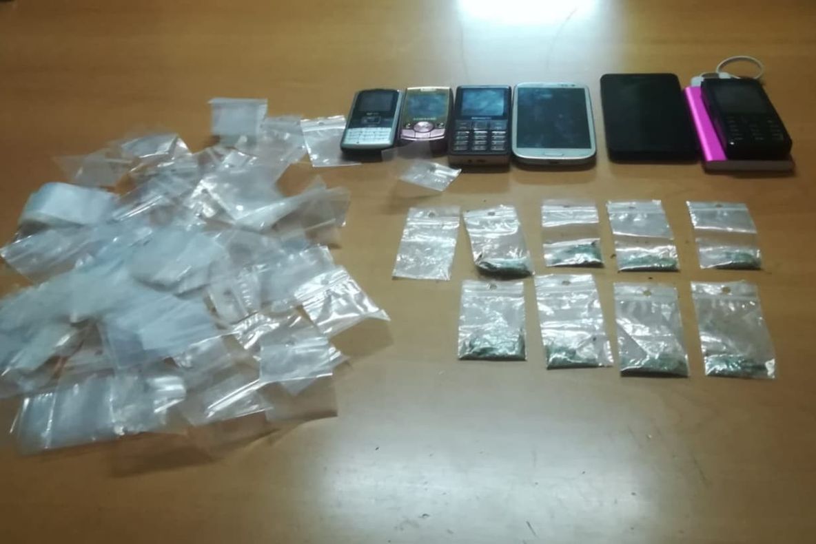 FOTO | Clujean de 28 de ani prins cu droguri într-un parc din oraş