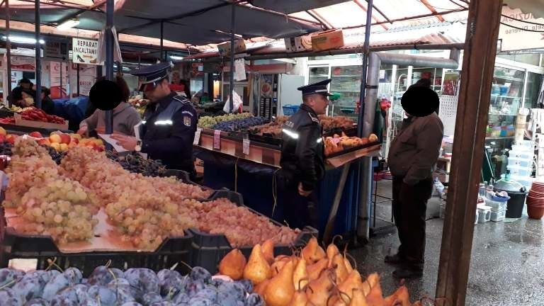 FOTO | Comercianţii din Mihai Viteazul şi Mărăşti au fost verificaţi de poliţişti! S-au dat 15 amenzi
