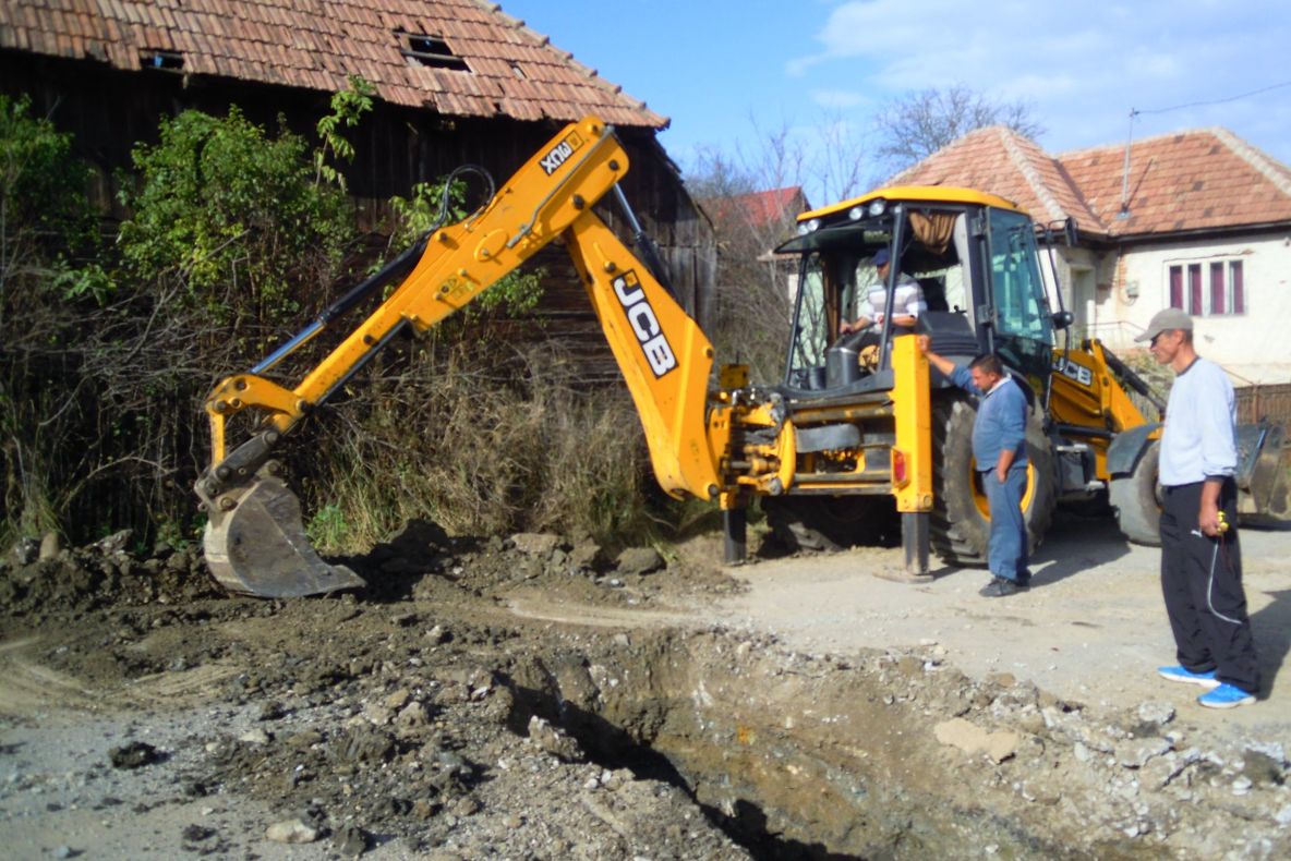 FOTO | Ample lucrări de întreţinere pe drumul județean Filea de Jos – Filea de Sus - Săcel